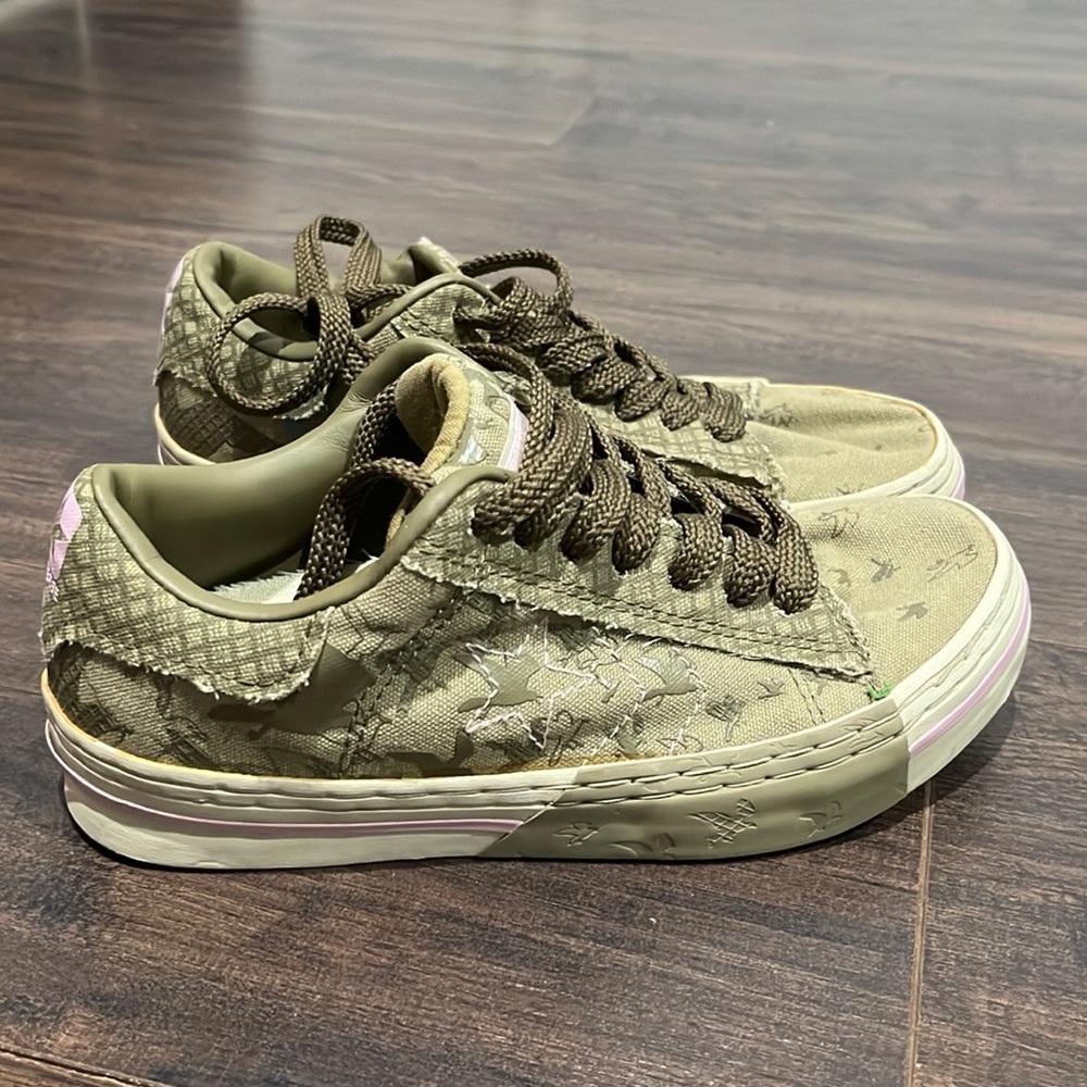 CONVERSE green / pink sneakers us women's size 6